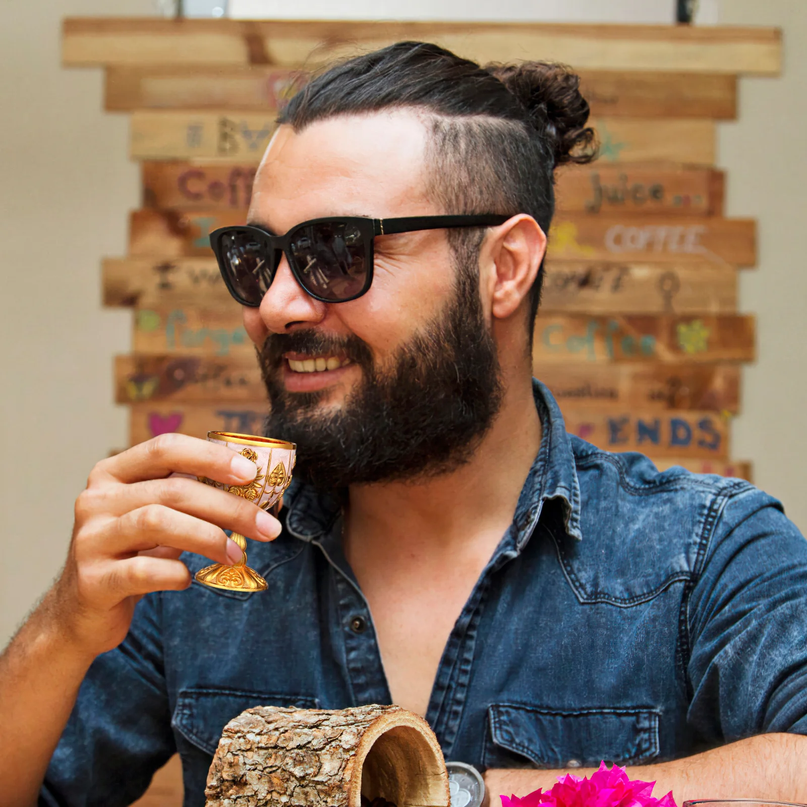 

1Pcs Retro Wine Cup European Style High-Grade Delicate Metal Cocktail Goblet Home Decoration Vintage Table Decor