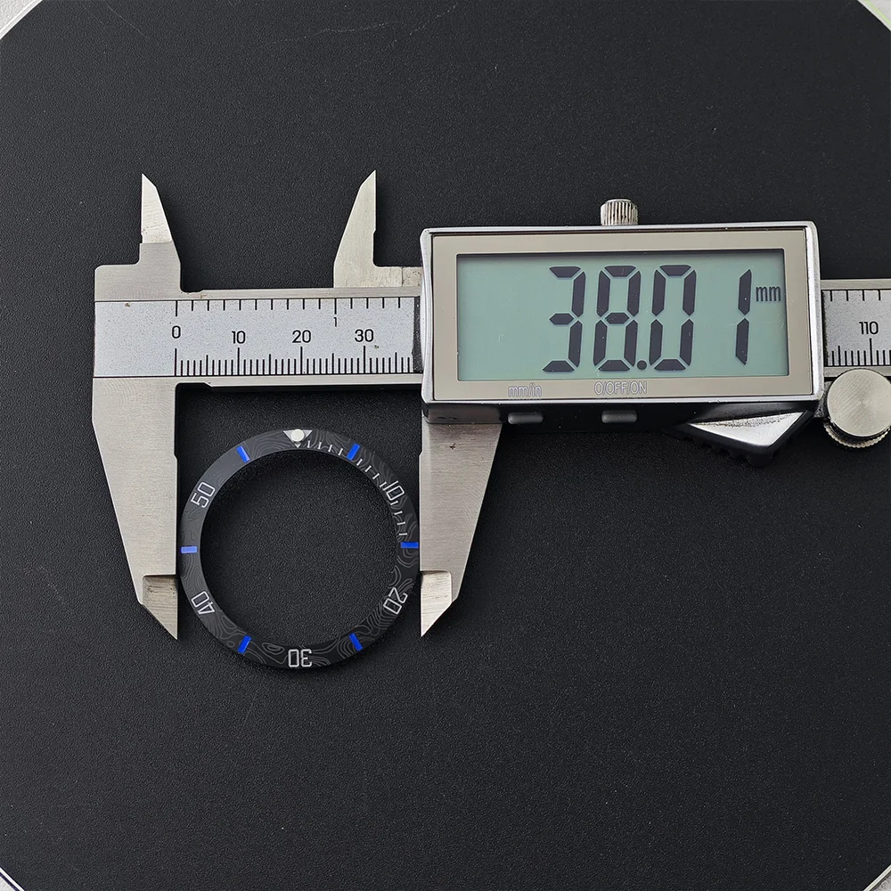 38mm * 30,6mm Geneigter Keramik-Lünetteneinsatz für Herrenuhren Ersatz-Lünette mit Kohlefaser-Textur Uhren-Lünetteneinsatz – Detail 12