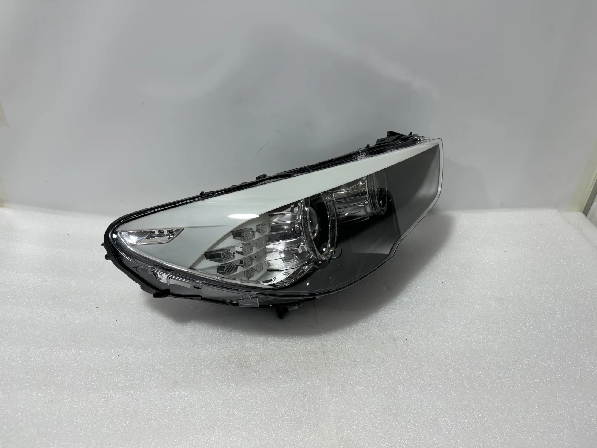 F07 Headlamp Suitable for BMW 5 Series F07 Hernia Belt Adaptive Function 2013-2015 BMW F07 Hernia Headlamp High Quality