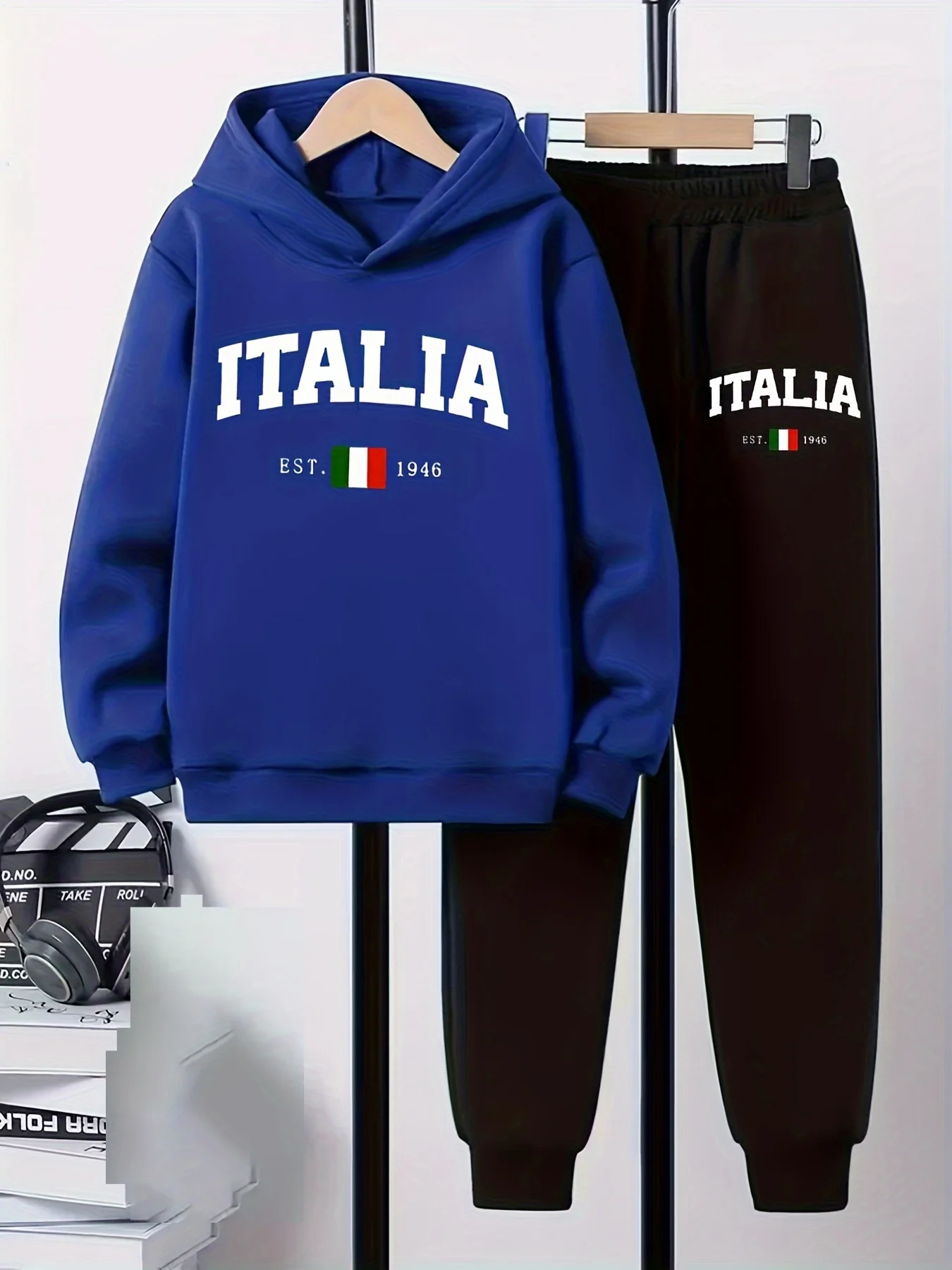 New Autumn/Winter 2-Piece Boys' Warm Hooded Athletic Set – Thick and Cozy,Featuring a National Flag Emblem and the Number 