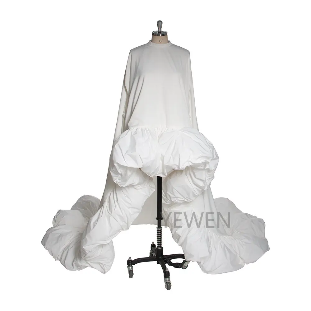 Elegante witte lange bruidsjurk met ruches en sleepcape Asymmetrische formele maxi-jurk voor bruiloftsfotoshootfeest YW251021