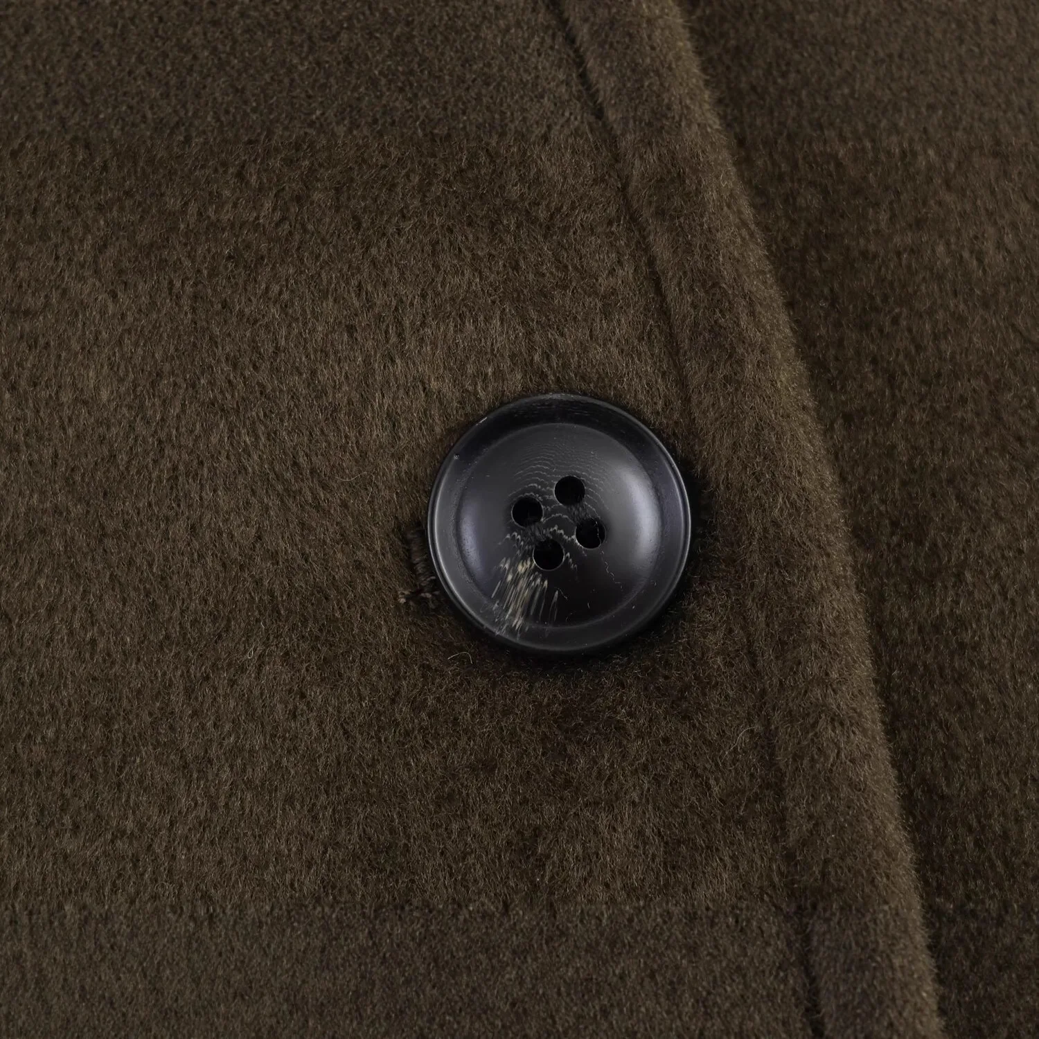 معطف نسائي بياقة فرو فضفاضة للخريف والشتاء، سطح مخملي، جلد صناعي، طول متوسط، لون واحد، موديل SF026