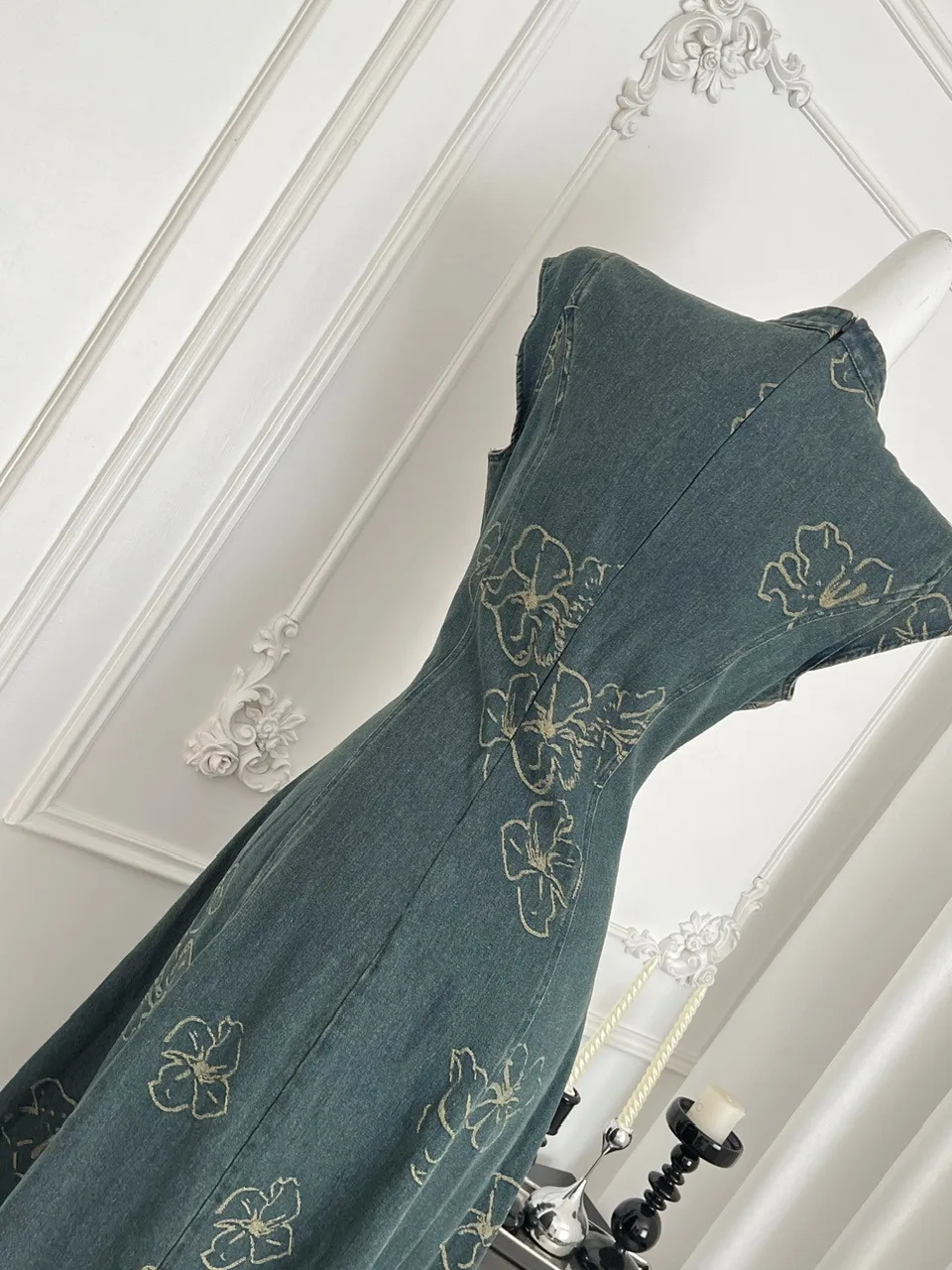 Nieuwe Chinese Retro Dames Zomer Dr Ontwerp Zware Borduurprint Taille Cinching Stand Kraag Denim Dr