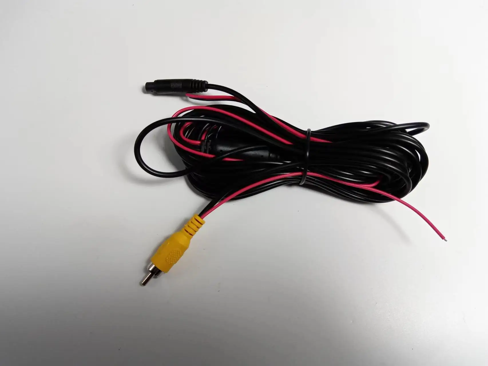 

GAYINTT Car Parking Rear Camera 4 Pin RCA Connection Convertor Cable