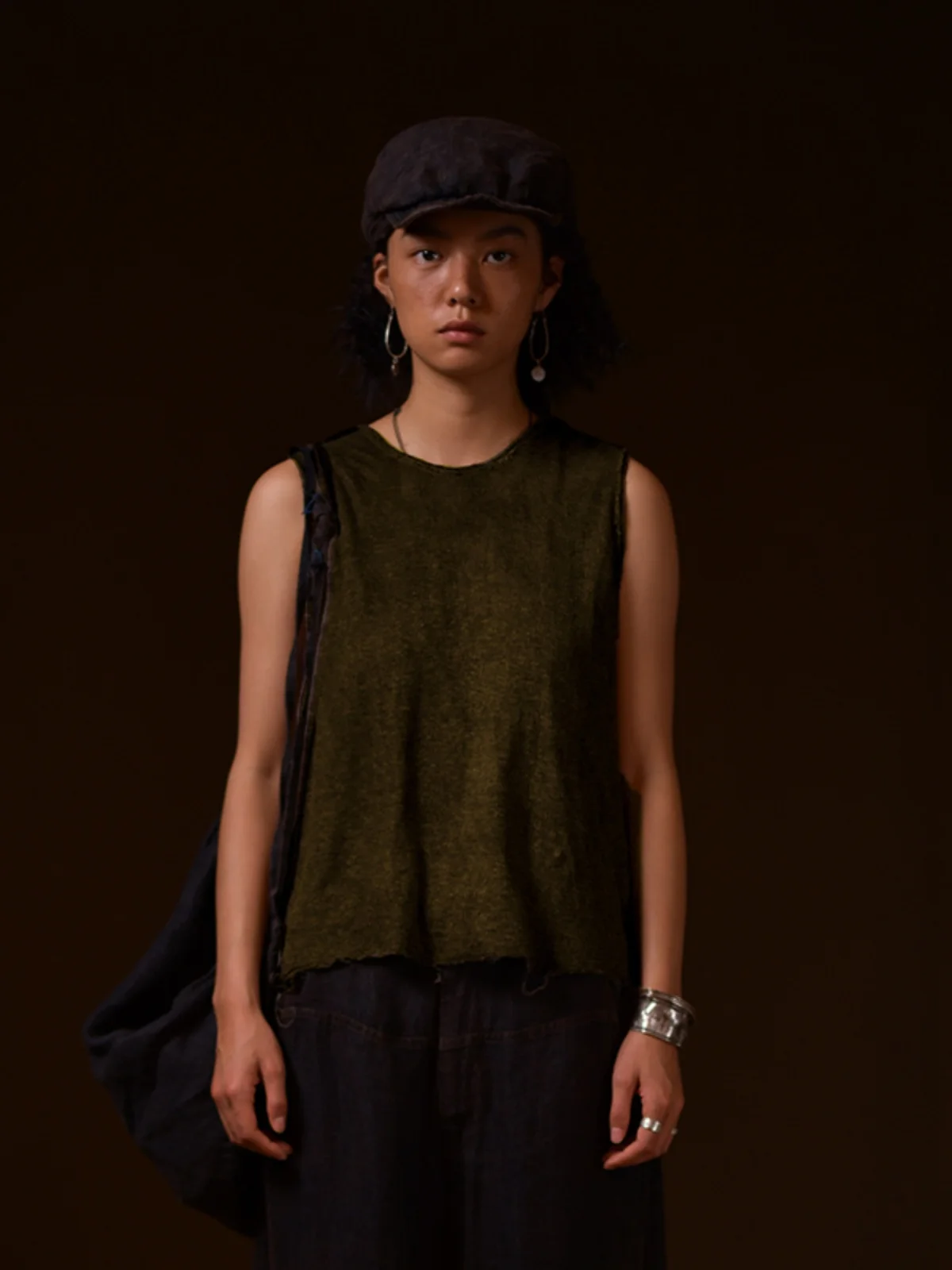 

Original Design Knitted Vest Pure Color round Ne Frayed Plant Dye Women's Straight Cut Inner Wear Summer