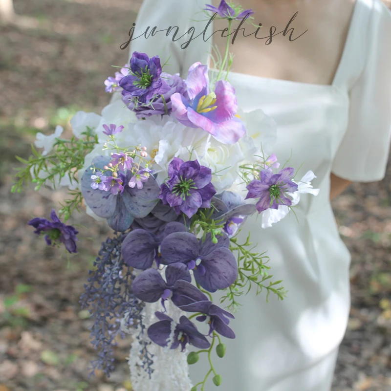 

Blue-purple waterfall flower bouquet simulated flower wedding travel bouquet outdoor wedding shooting props
