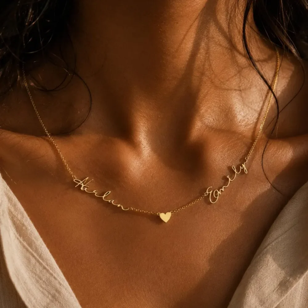 Customized names paired with delicate heart-shaped pendants, exquisite stainless steel jewelry, perfect choices for women's gift