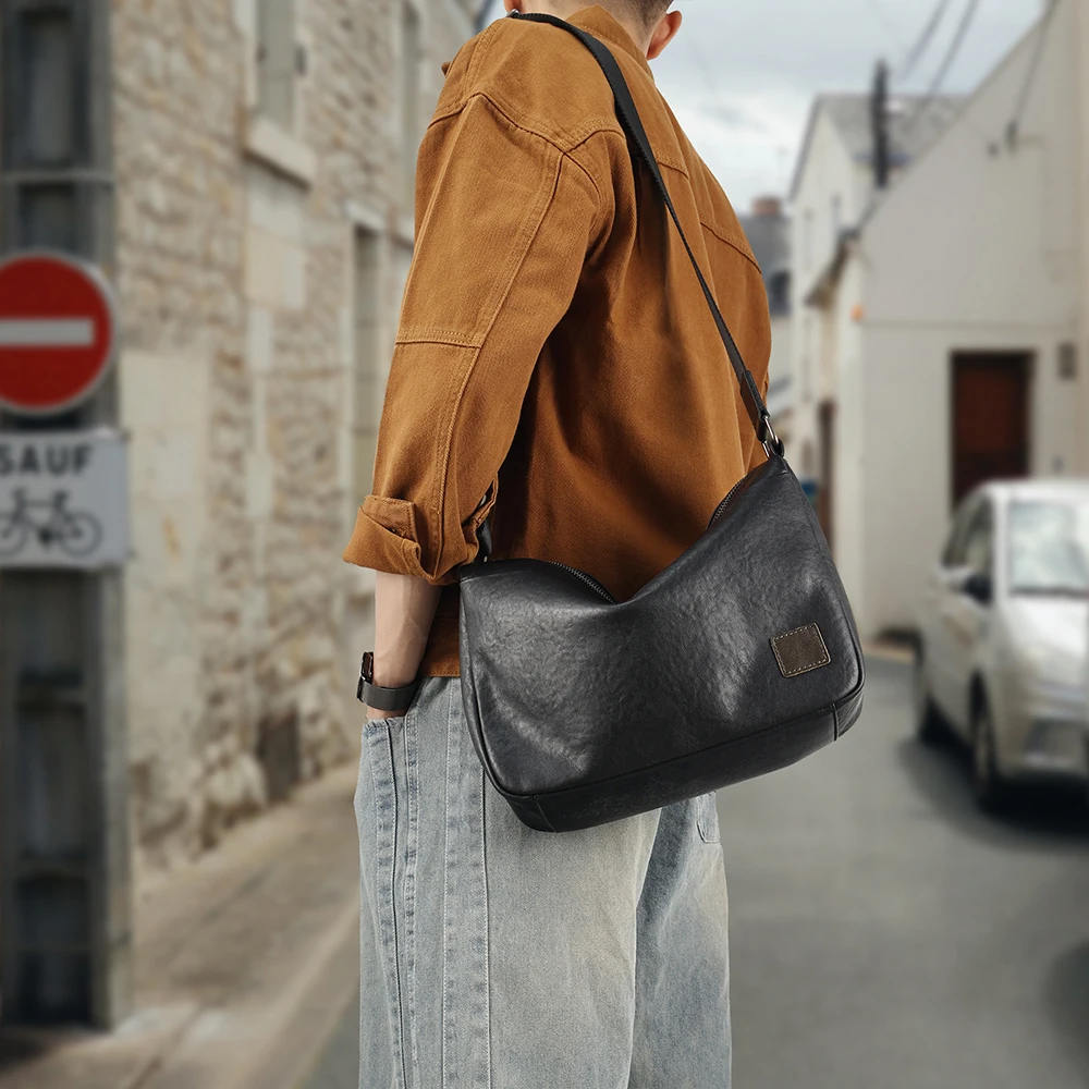 Men's motorcycle head layer cowhide shoulder bag high-end casual and fashionable crossbody bag
