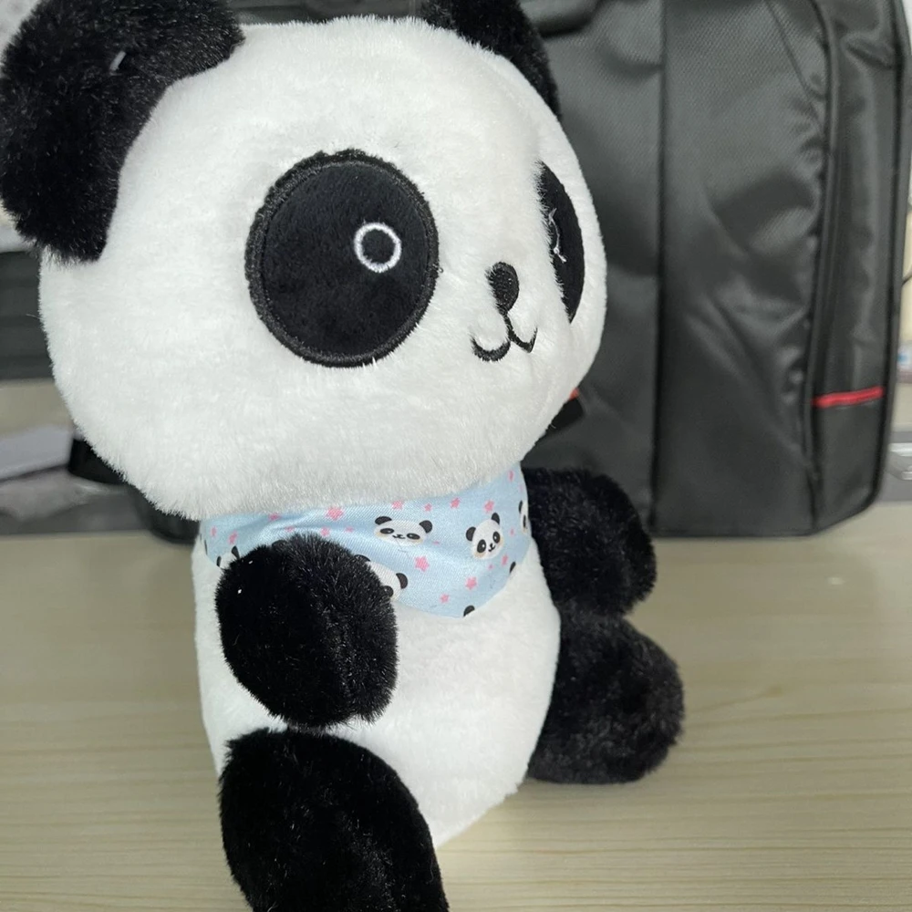 Brinquedo de pelúcia panda fofo para crianças Animal do tesouro nacional, cachecol de cabelo curto, boneca para dar presentes de aniversário, 26cm