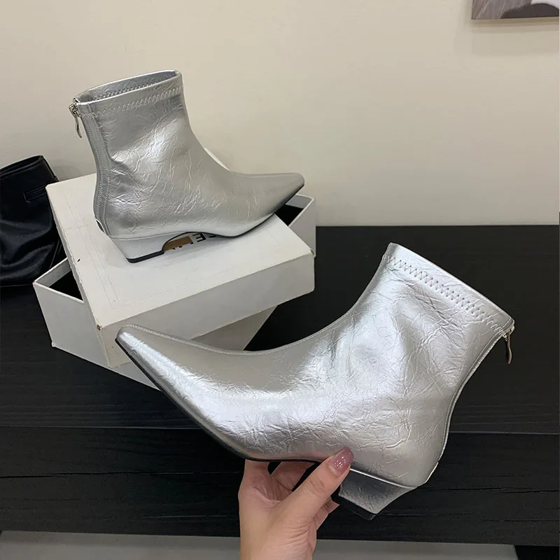 

Обувь Серебряные женские ботильоны на низком каблуке, женские эластичные ботинки на молнии, модные женские современные короткие ботинки с острым носком, туфли-лодочки