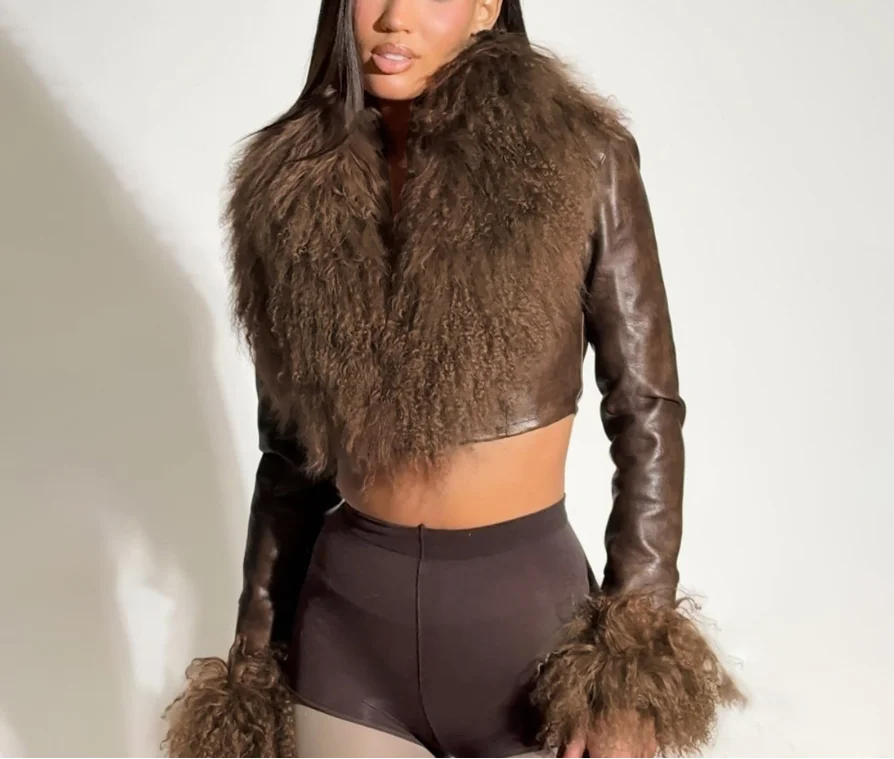 

Осенне-зимняя новая женская модная кожаная куртка с меховым воротником и кисточками, длинными рукавами и v-образным вырезом, короткая облегающая куртка