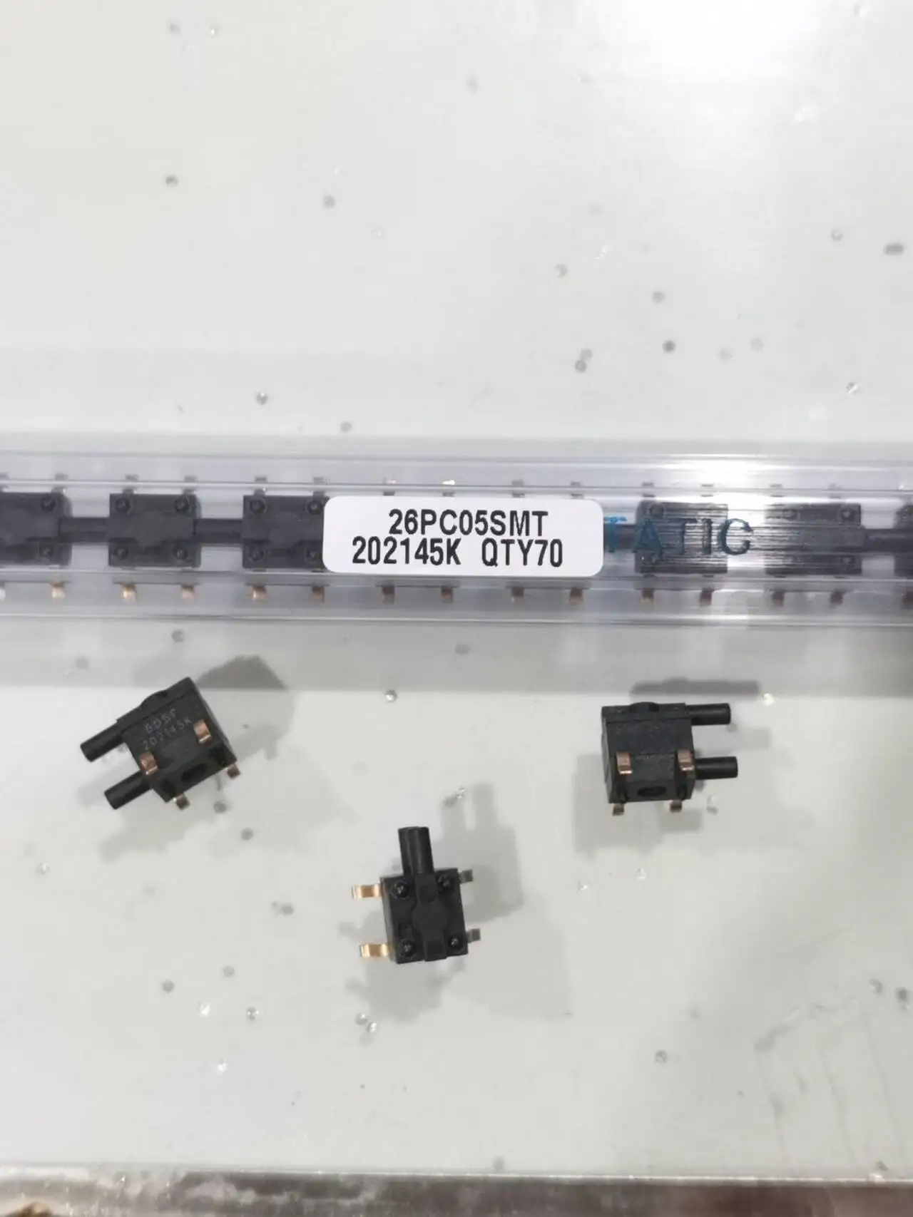 26PC05SMT Honeywell Miniature Low Pressure Sensors: 26PC Series, Uncompensated/Unamplified, 15 psi Pressure Range