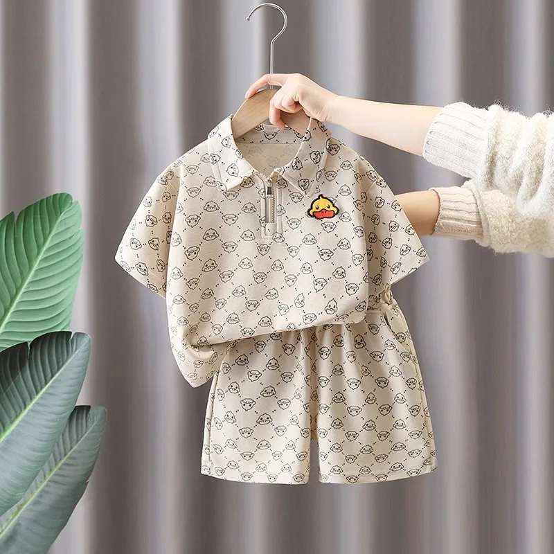 

Крутой комплект футболок и шорт для мальчиков: летняя модная молодежная повседневная спортивная одежда из смесового хлопка от китайского производителя