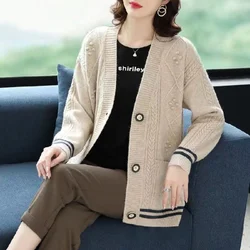 Mom Outfit Autumn and Winter Big Size New V-Neck Knit Cardigan Sweater Contrast Button Pocket Splicing Long Sleeves Coat