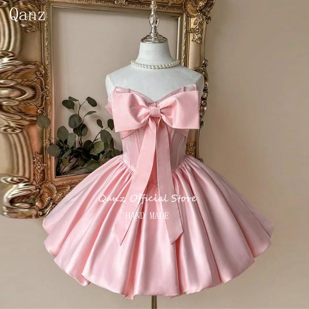 Vestidos de Graduación Qanz Rosa Mini con Lazo, Escote Corazón, Satén, Cortos, Línea A, Espalda Abierta, Personalizados