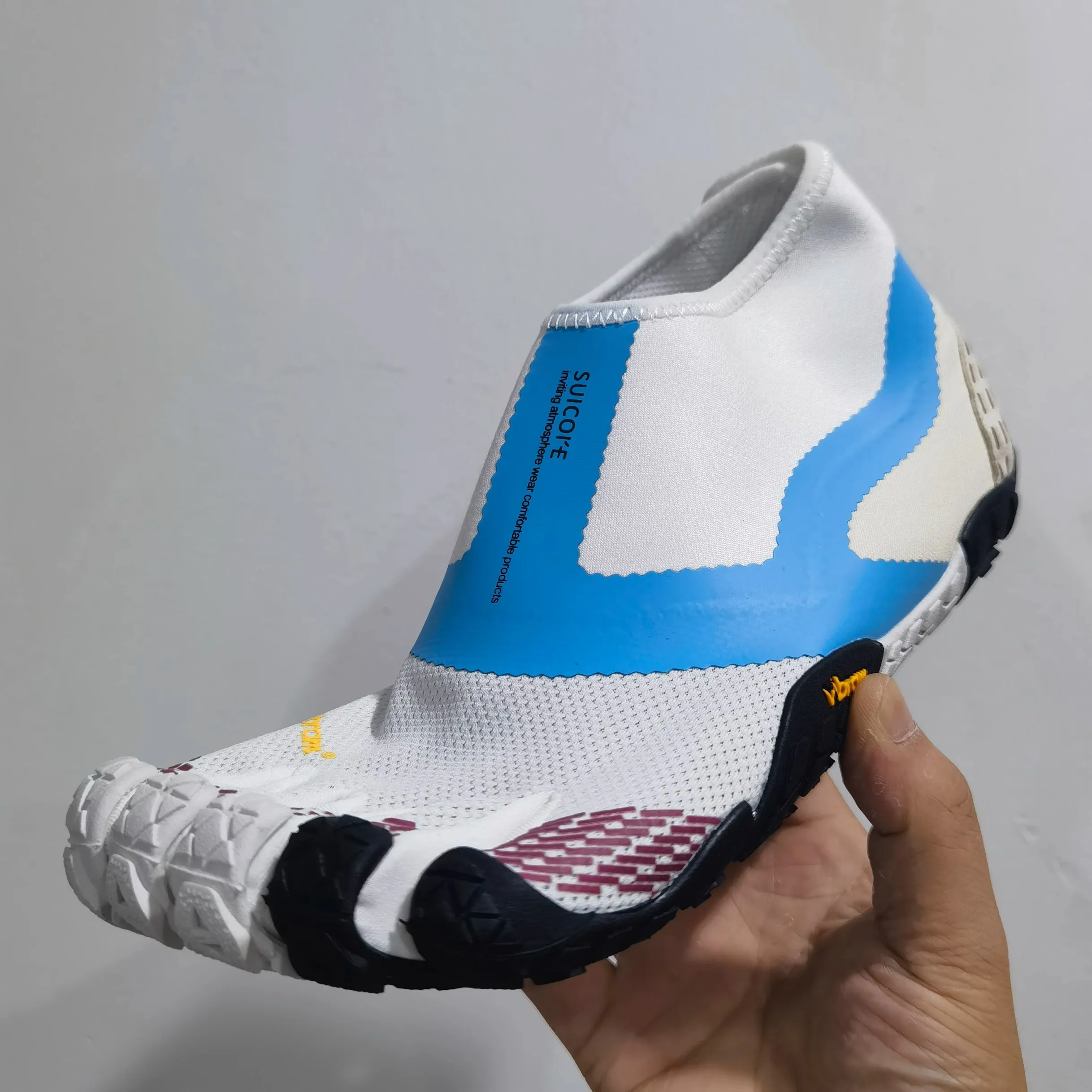 New 2025 Unisex Weightlifting Shoes Mens Safety Walking Shoes Mens Climbing Shoes Designer Unisex Casual Sneakers