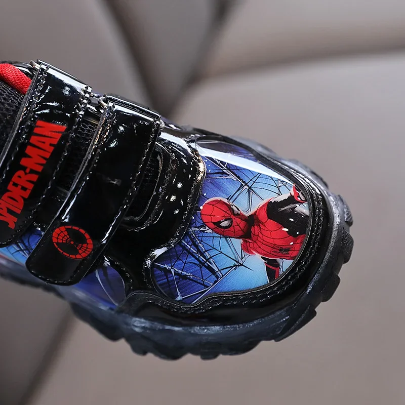 Sneakersy dziecięce Disney chłopięce Spiderman Led lekkie buty sportowe buty studenckie antypoślizgowe dziecięce buty do kosza na buty outdoorowe