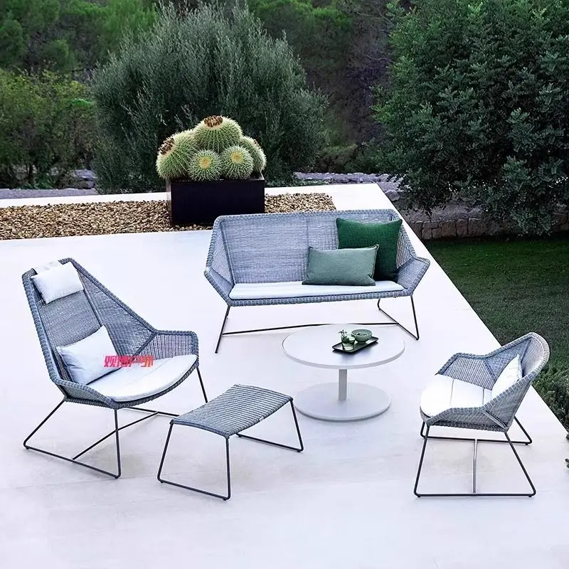 комбинация, внутренний двор виллы для проживания в семье отеля, балкон под открытым небом, водонепроницаемый и солнцезащитный крем, уличная мебель