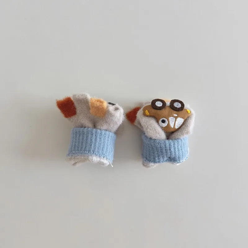 1 paio di guanti mezze dita per bambini guanti termici invernali caldi per ragazzi con modello di auto fresco guanti touchscreen antiscivolo per bambini