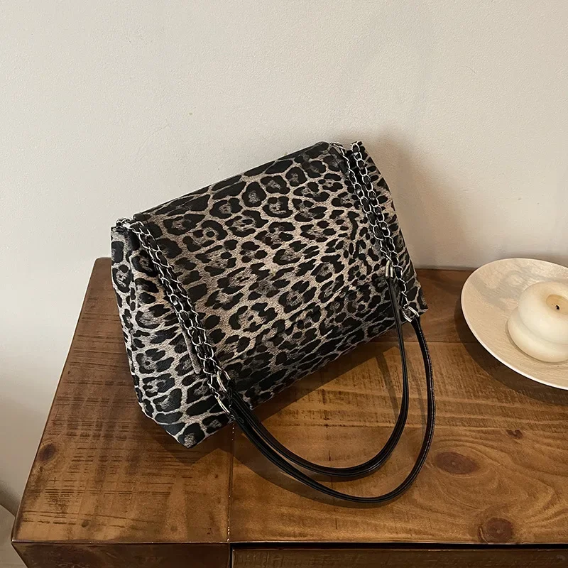 

Fashion shoulder square bag niche design personalized simple casual shoulder bag