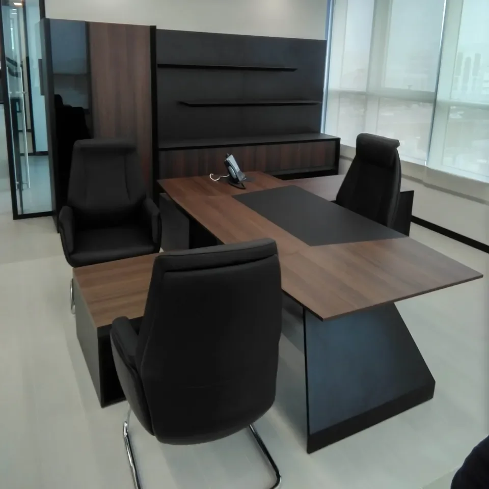 April 2019 VAE Project Modern kantoormeubilair