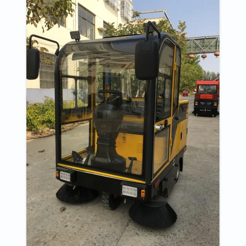 Road Floor Dry Water Sweeping Equipment Road Sweeper All in One Fully Enclosed Road Sweeper Road Floor Driving Sweeper Machine