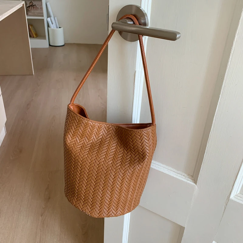

Vintage Rattan Hand-woven Shoulder Bag Casual Fashion Underarm Bag Large Capacity High-end Handbag New Hot Bucket Bag Women' Bag