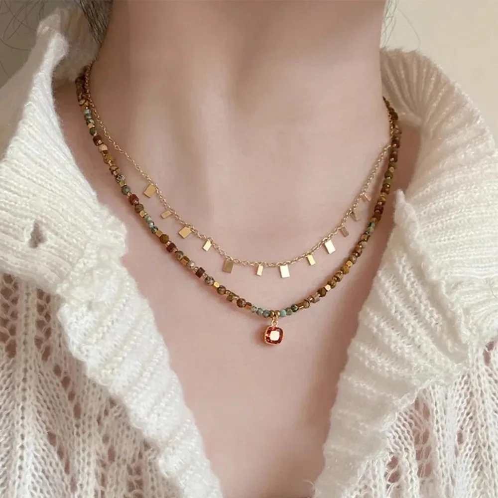 

AETEEY Vintage Natural Stone Layered Necklace for Women, Luxury Niche Pendant Clavicle Chain Sweater Neck Chain