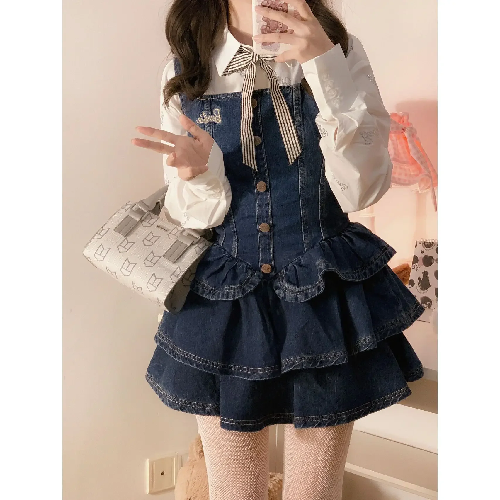 

2025 летний винтажный элегантный джинсовый комплект из 2 предметов, женская повседневная белая блузка + облегающее мини-платье на бретелях, корейские модные костюмы