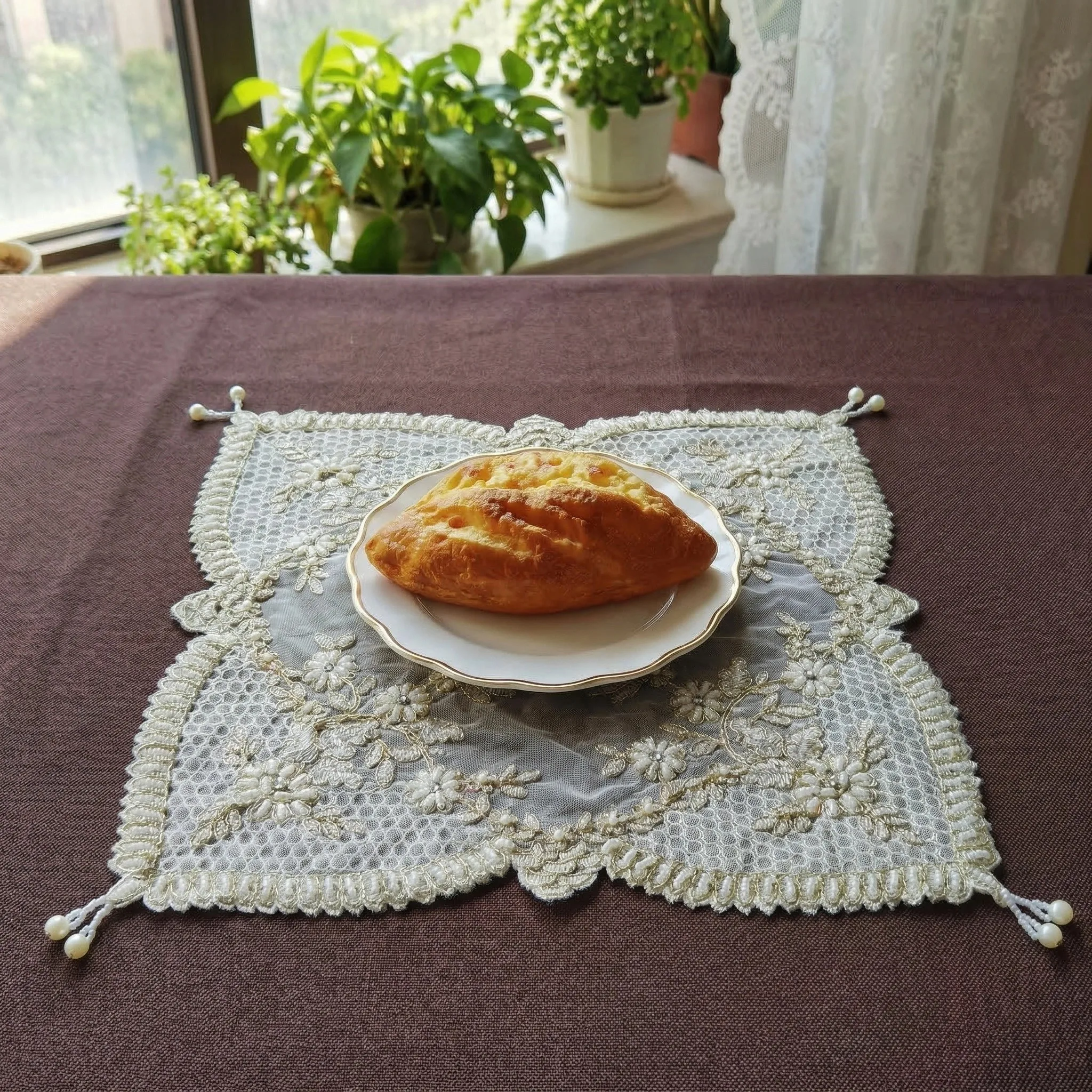 8pcs Placemat Set Washable Embroidered Linen Placemats Funky Dish Mat Elegant Lace Plate Mat Coffee Table Wedding Decor