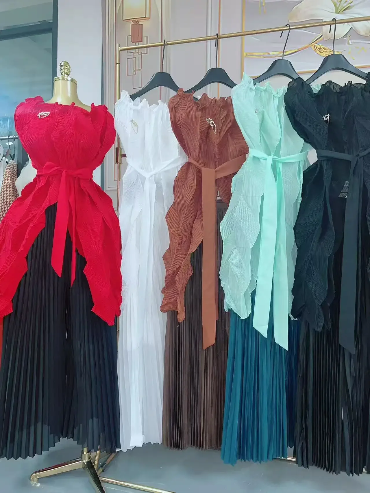 

2025 African Miyake Pleated Splicing Set Solid Color One-word Collar Top + Wide-leg Pants Loose Two-piece Set Summer New Women's