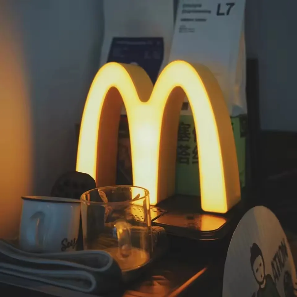 การ์ตูนเดสก์ท็อปตกแต่งน่ารักห้องนอนข้างเตียงแฮมเบอร์เกอร์เครื่องประดับชาร์จเด็กของขวัญคริสต์มาสเด็ก Night Ligh