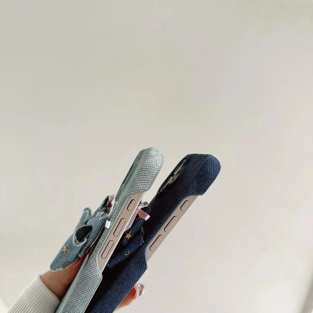Etui ze stojakiem Sweet Bow Denim Hard Back Cover do iPhone 12 13 14 14Plus 15 16 Promax, 16Plus z uroczą podpórką z kokardą, uchwyt