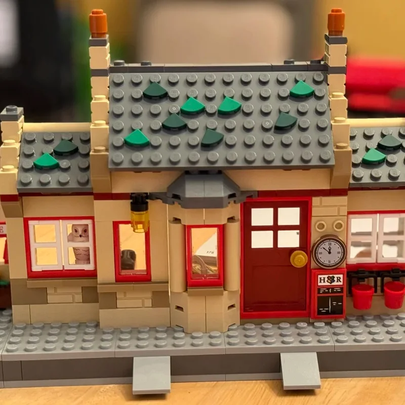 New 1074Pcs Vintage Red Steam Train Building Blocks Set DIY Construction Kit Classic Toys Gift for Kids Adults Train Enthusiasts