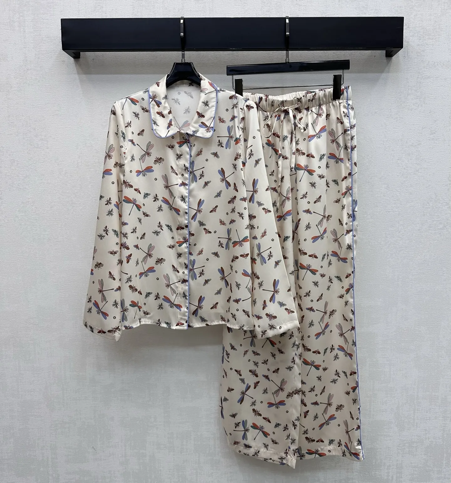 

Dragonfly Silk Set - Textured, Fashionable, Comfortable Old Money Style