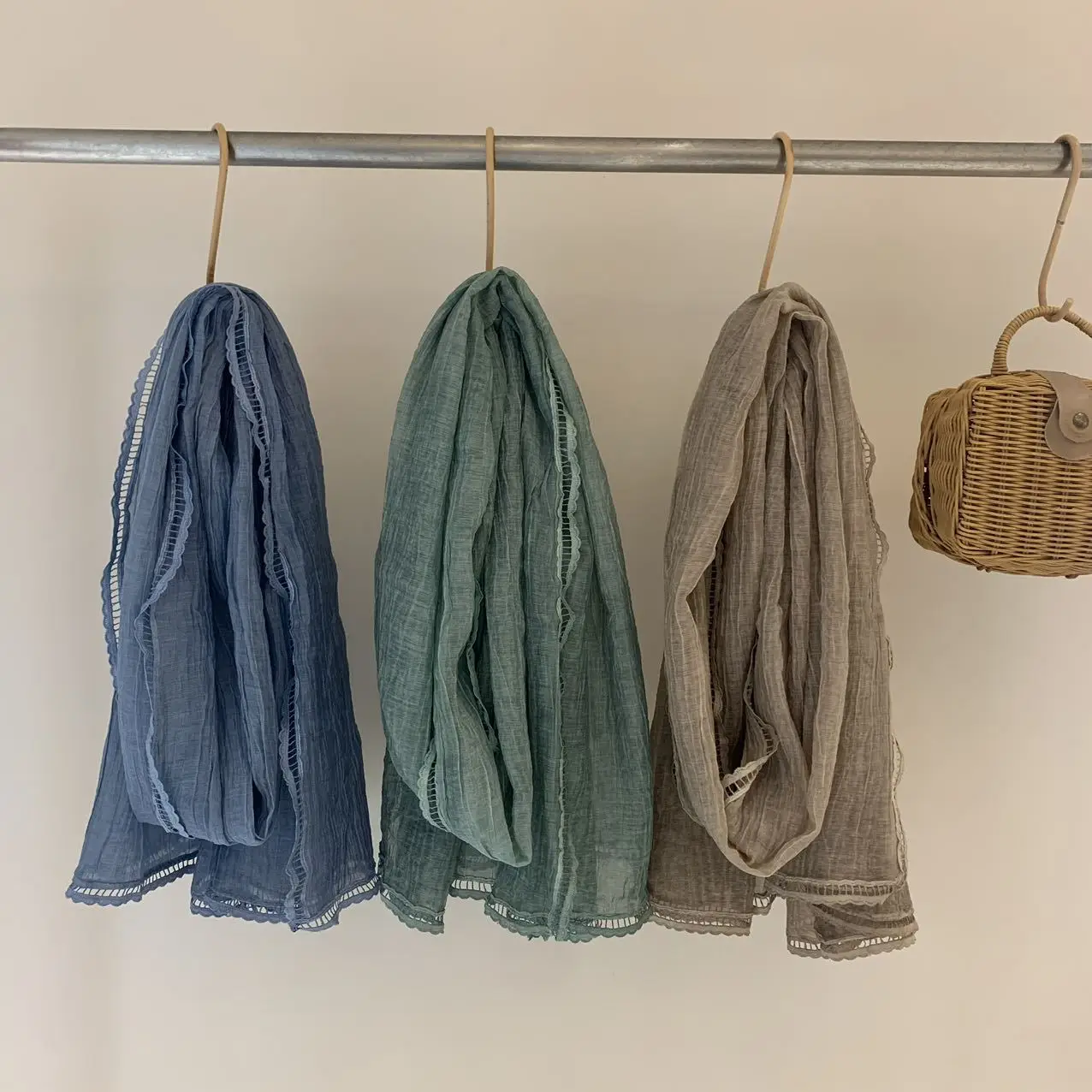 

Sweet lace-trimmed scarf, literary vintage solid-color soft and comfortable shawl, Tarim Lake sun protection scarf for women