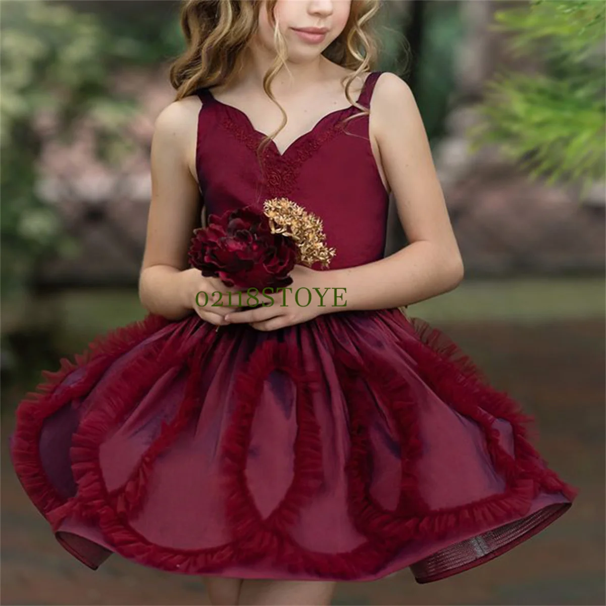 

Burgundy Applique V-Neck Flower Girl Dresses Wedding Pleat Lace First Communion Spaghetti Straps Dress for Kids Party Ball Gown