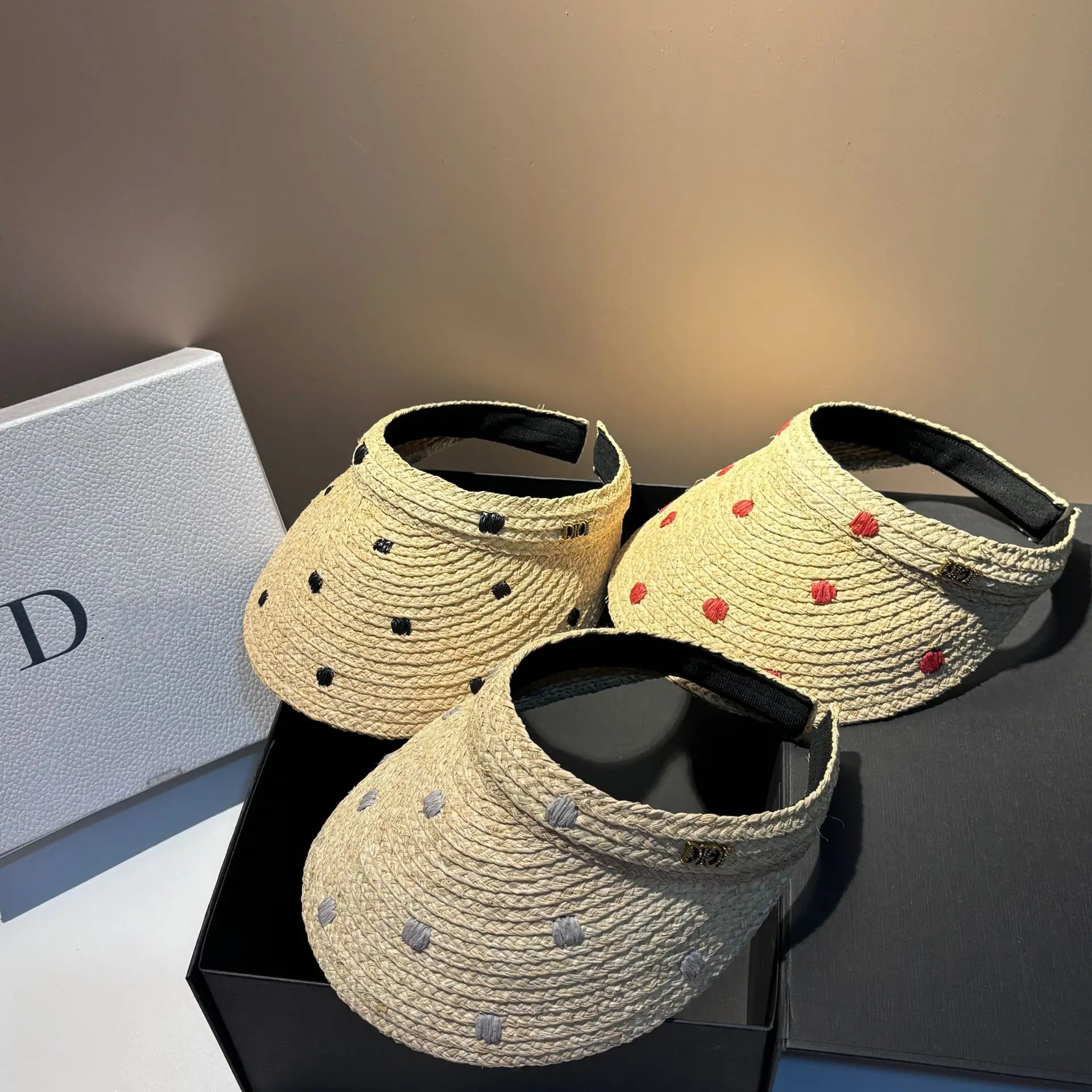 قبعة شمس منقطة ممتازة لعام 2025 - تصميم عصابة رأس الرافية المطرزة، علوية فارغة لتقليل العمر وحماية من الأشعة فوق البنفسجية في الصيف في الهواء الطلق