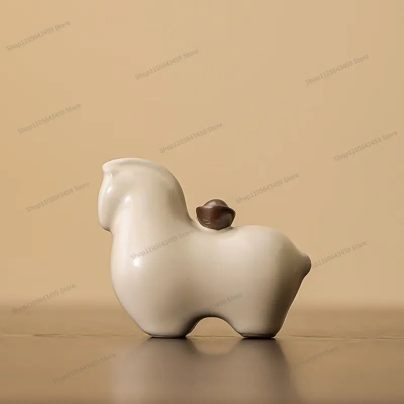 For high-end boutiques, there are zodiac horse tea pets, ceramic ornaments, living room and home furnishings