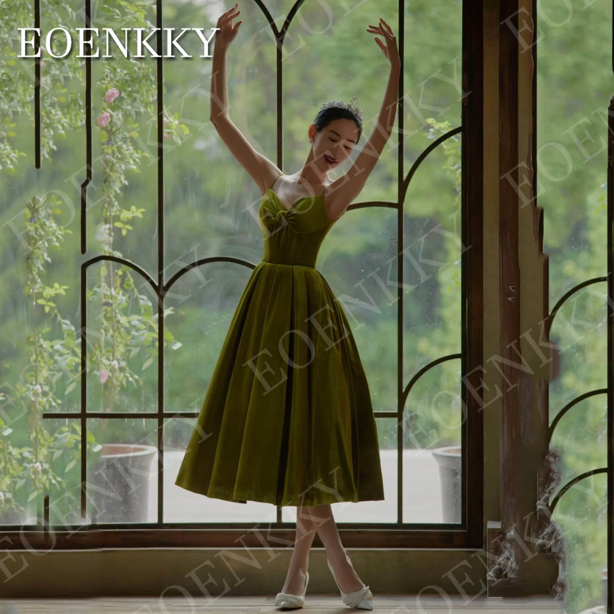 

EOENKKY A Line Prom Dress Tea Length Vintage Velvet Spaghetti Strap Sweetheart Cocktail Party Dresses Customized abiti da festa
