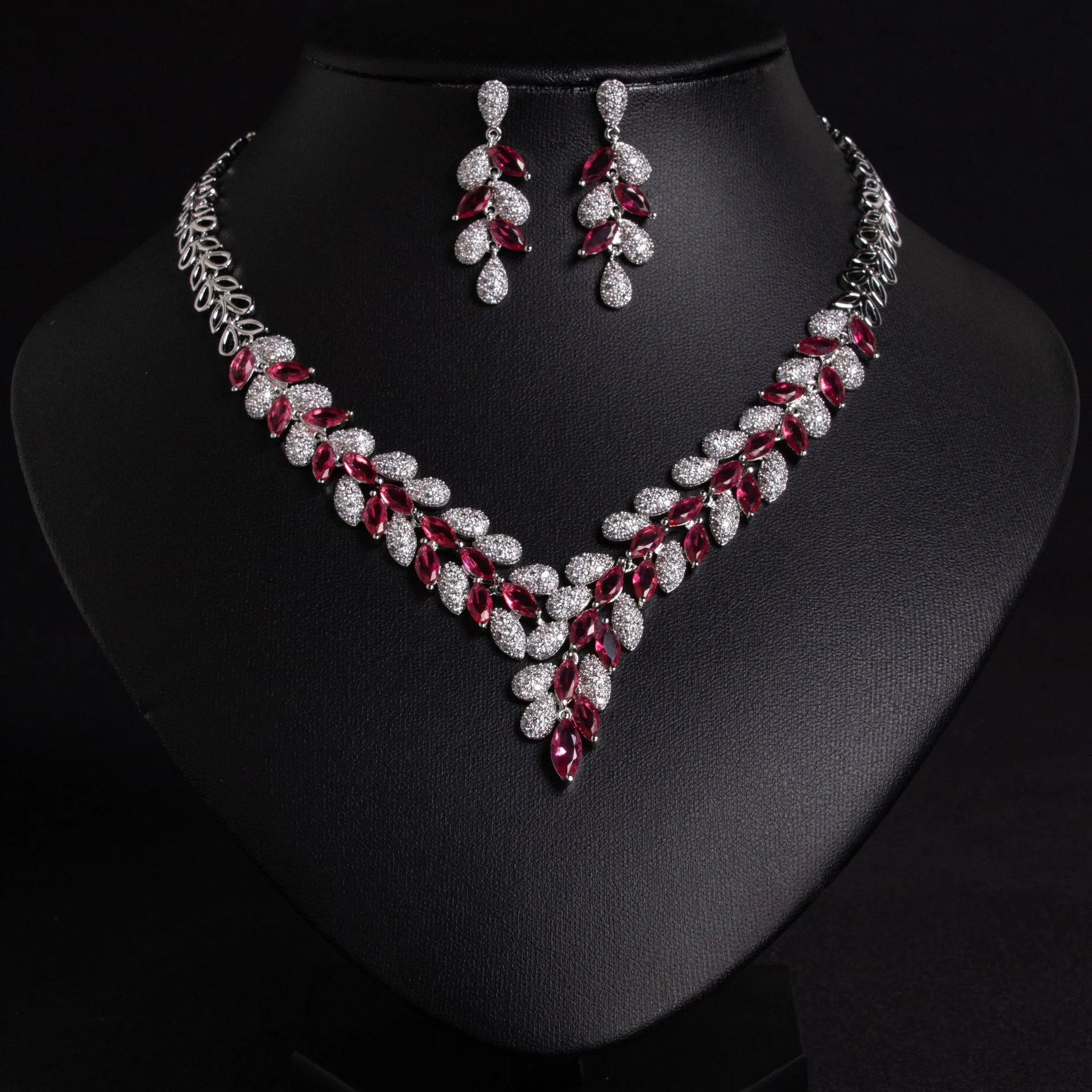European Fashion Full Diamond Super Sparkling Clavicle Chain Earrings Set Elegant Dress Banquet Matching Jewelry Wholesale