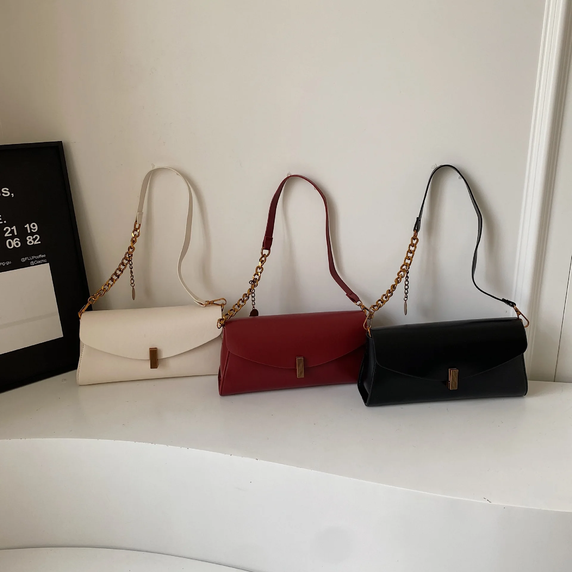 

New Popular Women's Bags, Korean Version of Small Square Baguette Bags, Single Shoulder and Underarm Models, Advanced Texture