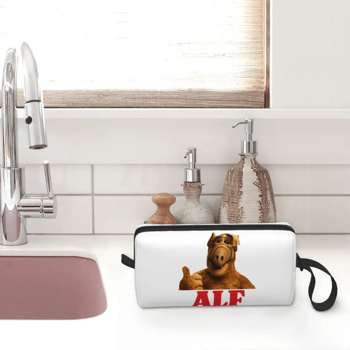 السفر Alf الإبهام حتى أدوات الزينة حقيبة المحمولة الغريبة الحياة شكل الخيال العلمي التلفزيون عرض مستحضرات التجميل ماكياج المنظم تخزين الجمال Dopp عدة #4