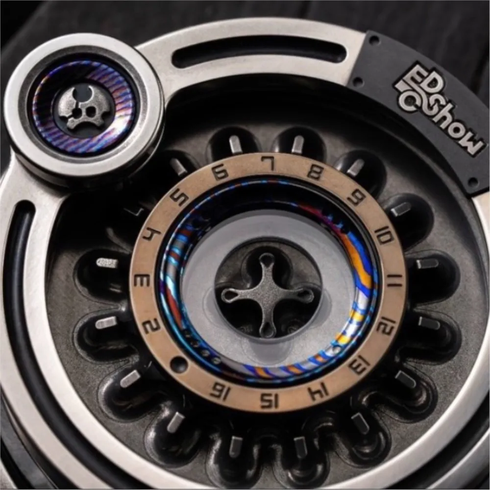 LAUTIE Carnival Mega Spinner Serie 2099 Edizione limitata EDC Show Zircuti Patch Accessori da scrivania per ufficio