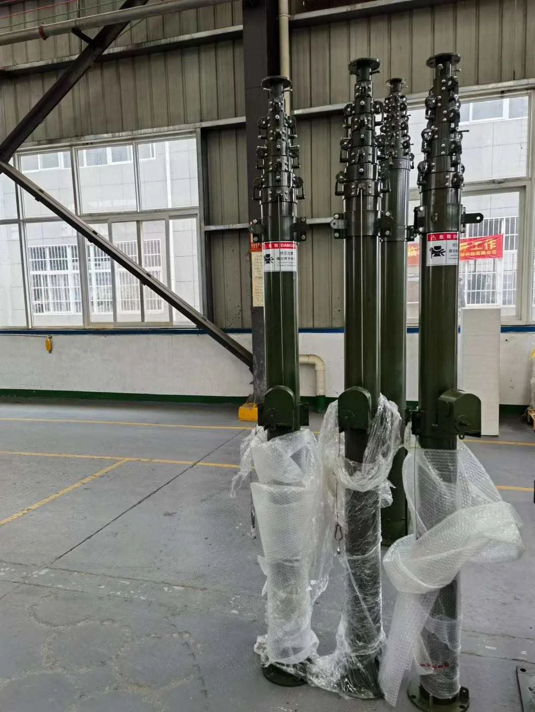 Aluminum Hand Winch Rapid Deployment Concrete Floor Mounted Telescopic Mast with Tripod 8m