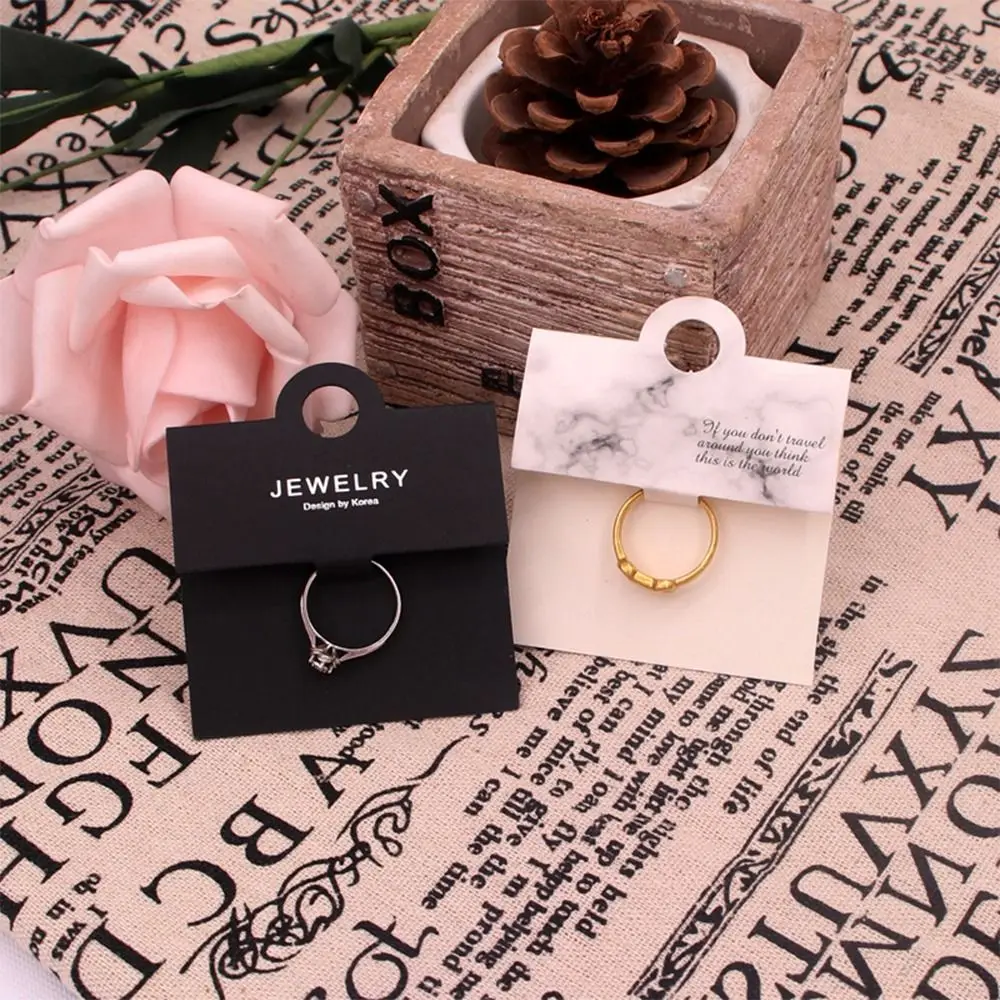 黒と白のジュエリーディスプレイカード、クラフト紙、デュラサイドブランク、リングパッケージ、ボードカード、装飾アクセサリー、50個