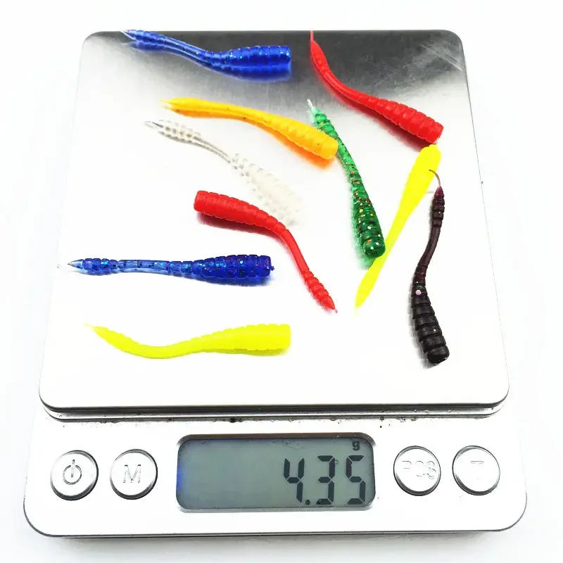 50 pçs verme vermelho isca de pesca macia 4.5cm 0.45g com cheiro de sal 7 cores cheiro de peixe artificial silicone isca pesca equipamento de pesca