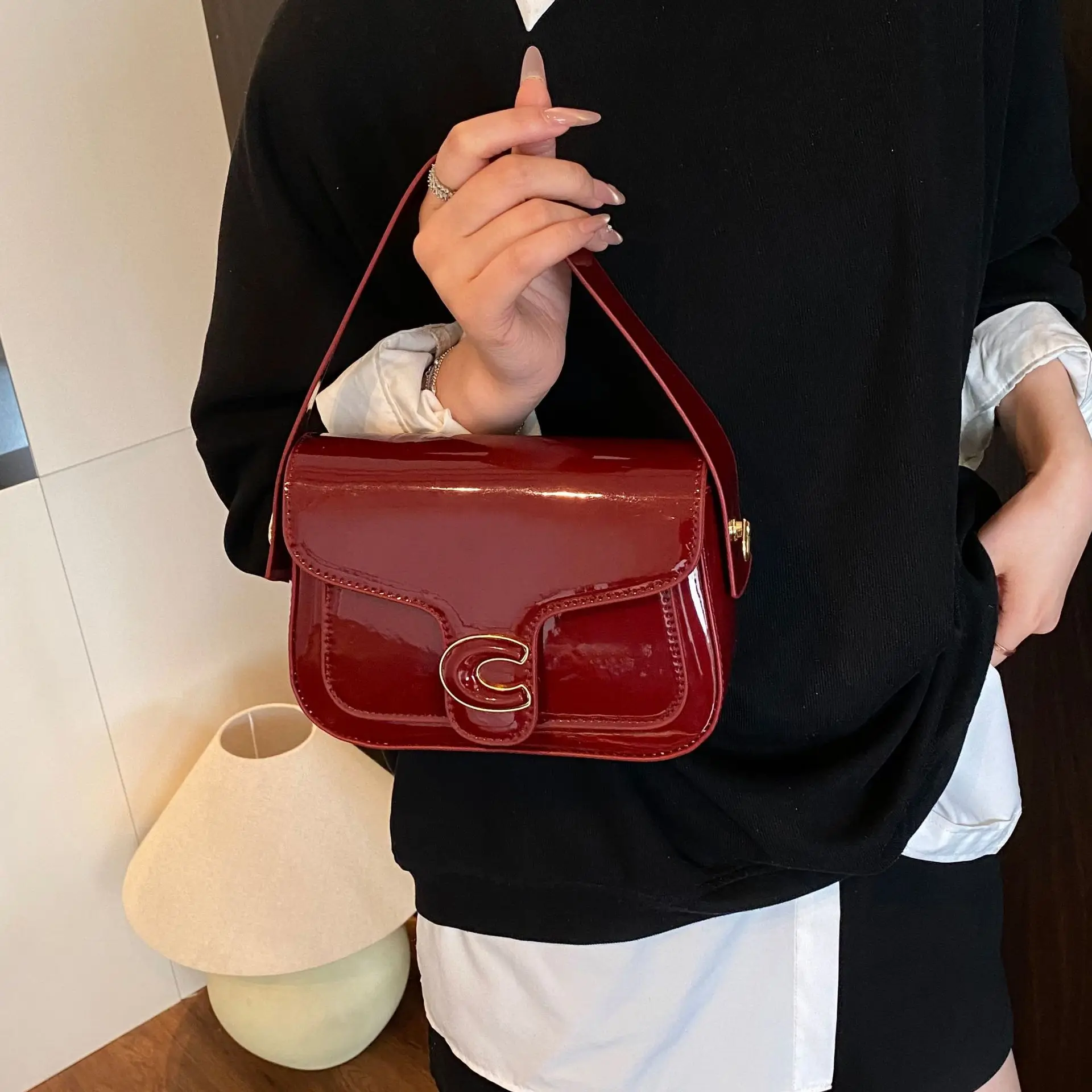 

Квадратная сумка с цветными блоками 2025, шикарная сумка через плечо с верхней ручкой, стильная и универсальная женская сумка через плечо, современный дизайн