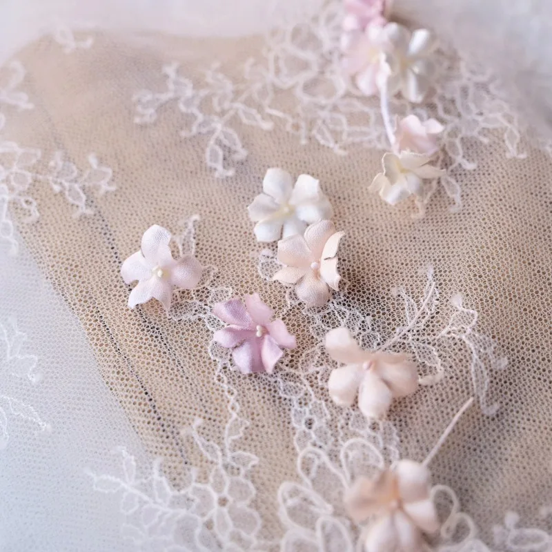 100PCS.Mini Satin Petals Diameter of 2.2CM,Simulated Flower Hair Accessories, Earrings,Children\'s Clothing DIY Accessories