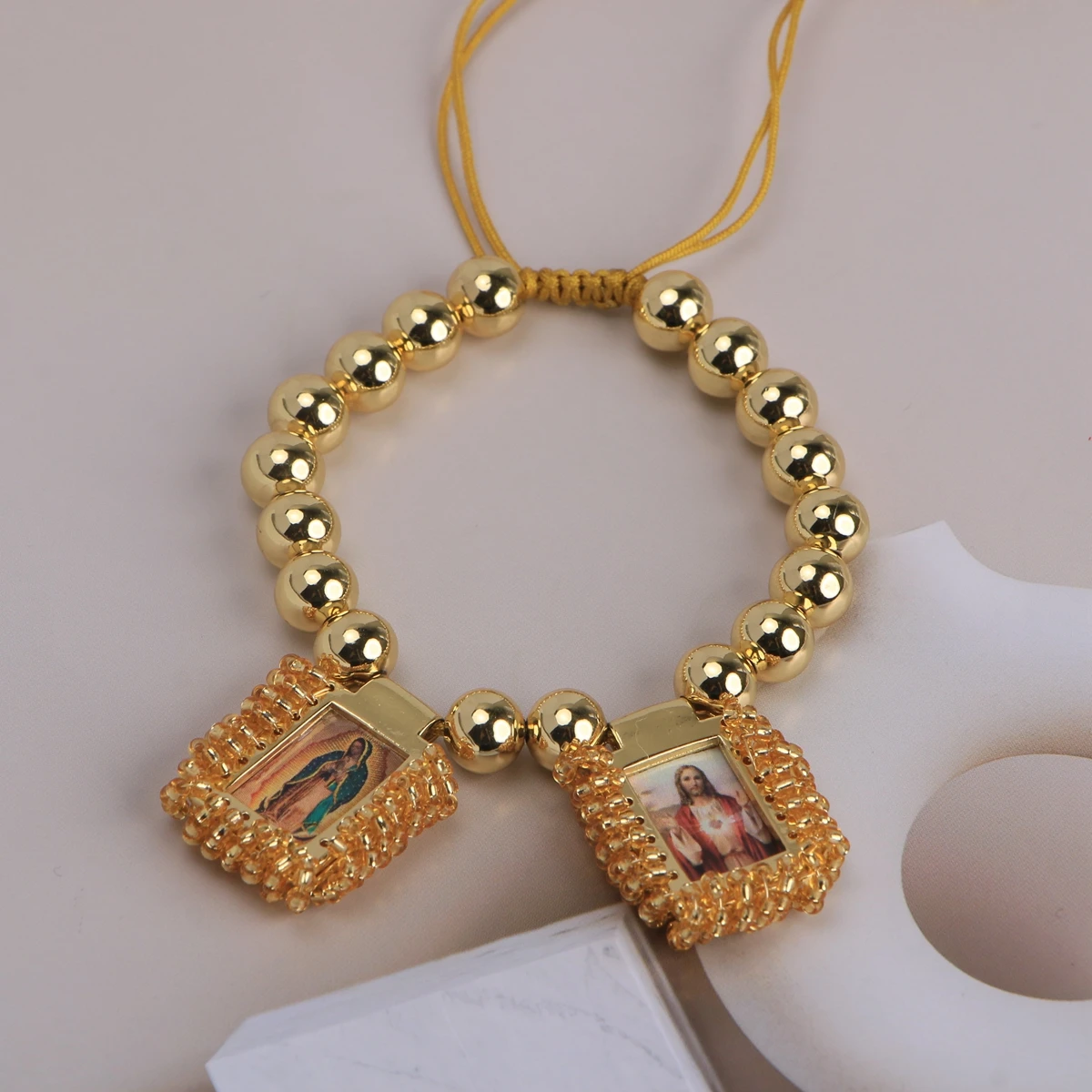 أساور دينية مطلية بالذهب عيار 18 قيراطًا مريم العذراء مطرزة هدية كاثوليكية قابلة للتعديل